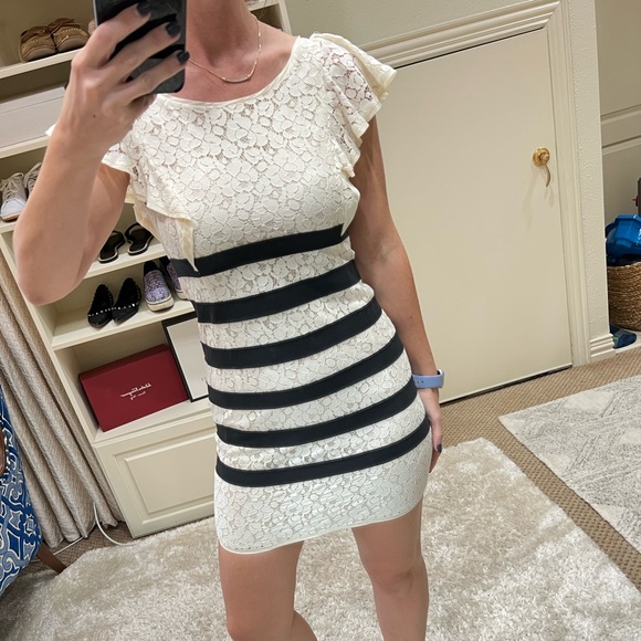 BCBGMaxAzria "Renata" Lace Sz 2 - Picture 1 of 9